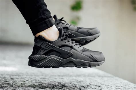 Nike Air Huarache Sneakers .